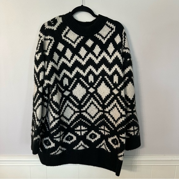 H&M Women’s Long Sleeve Black & Cream Crewneck Wool Blend Aztec Tunic Sz L GUC - Picture 2 of 7